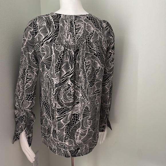 Diane Von Furstenberg Animal Print Long Sleeve Silk Top Blouse size 2 - Picture 8 of 9